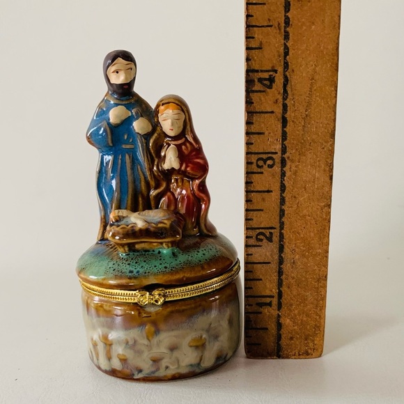 Christmas Nativity Trinket Box Jesus Mary And Joseph - Picture 2 of 9